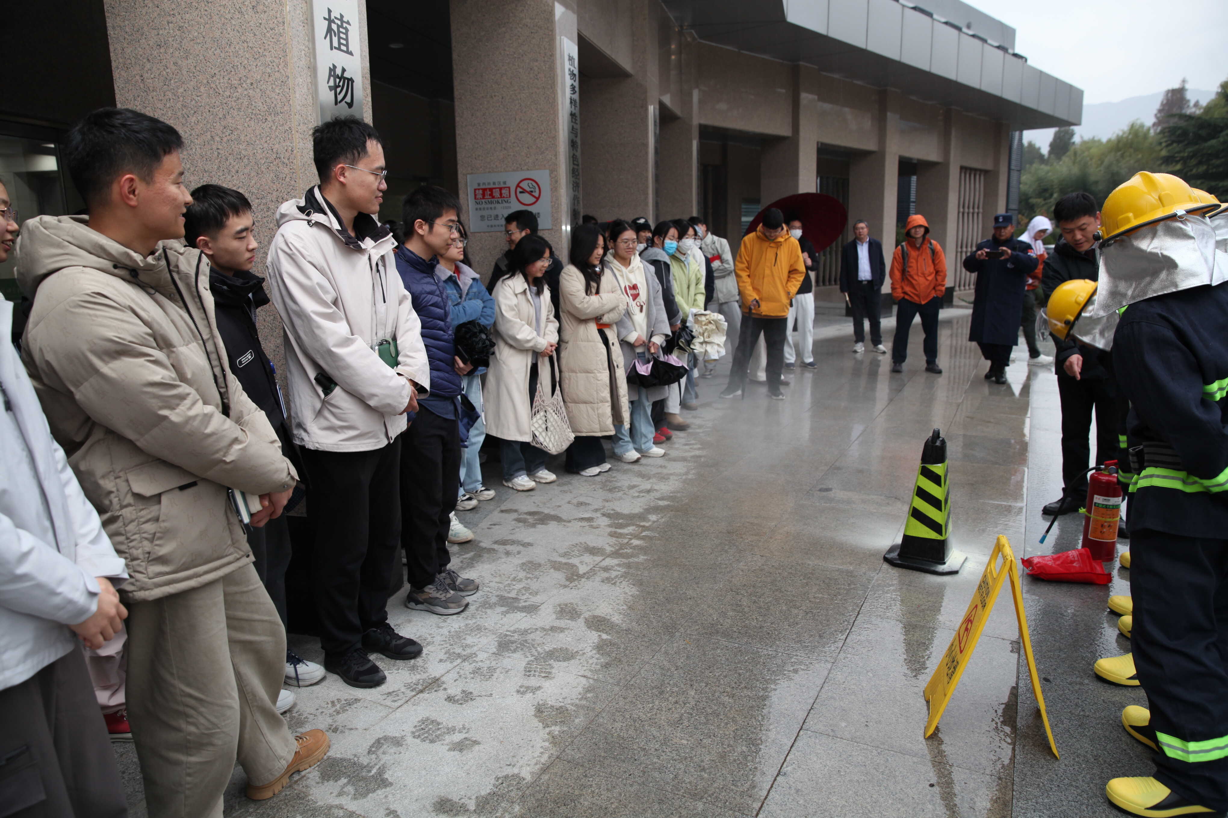 饲草种质高效设计与利用全国重点实验室与植被与环境变化实验室、植物分子生理实验室、光合实验室联合举办2025年安全培训